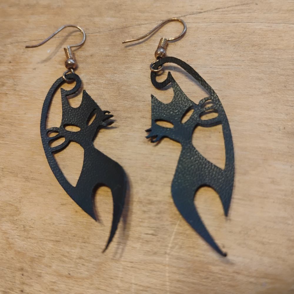 Chic Black Cat Silhouette Earrings